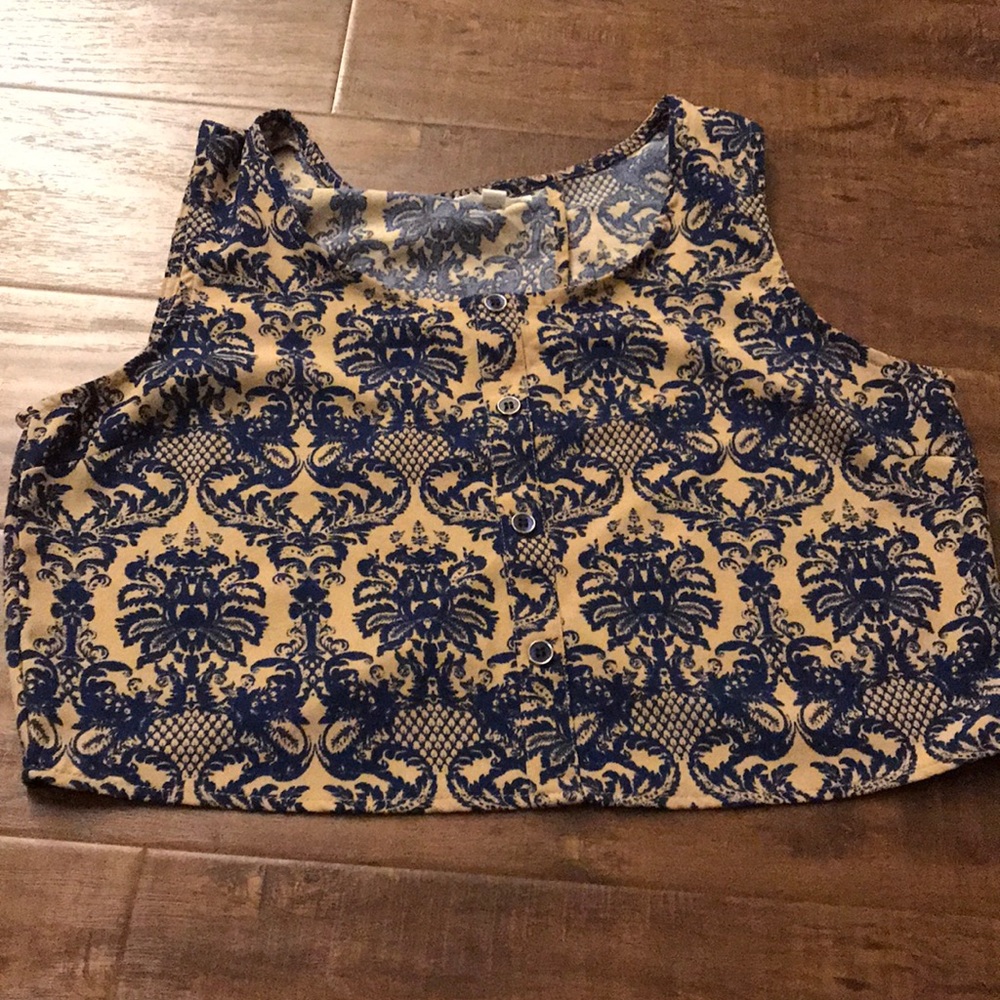 Crop top with patterns